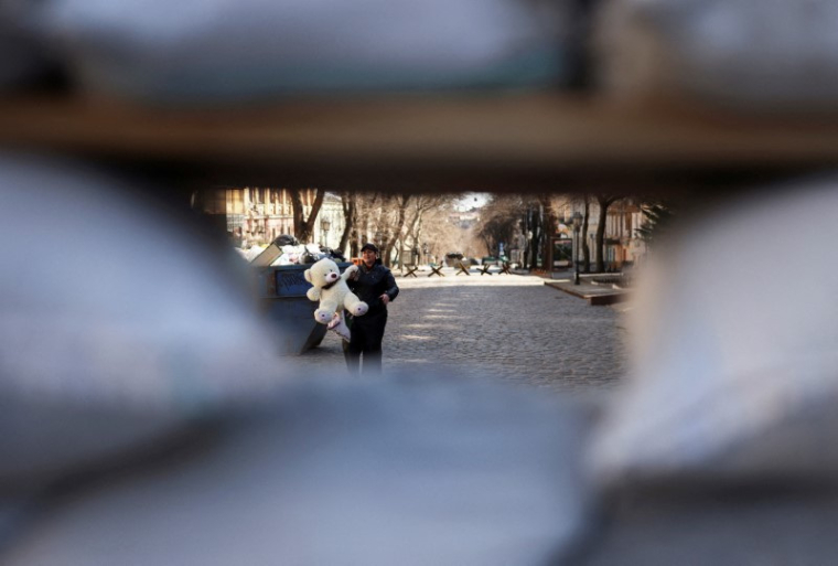 LES AUTORITÉS UKRAINIENNES DÉNONCENT 18 MORTS DANS DES FRAPPES RUSSES PRÈS D'ODES-SA