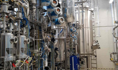 Global Bioenergies développe une technologie pour transformer le sucre en essence par fermentation bactérienne. (© J. Corric)