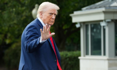 Le président américain Trump revient à la Maison Blanche après son examen médical annuel