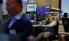 Des traders travaillent à la Bourse de New York (NYSE) à New York.