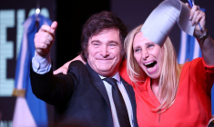 Le candidat à la présidence argentine Javier Milei avec sa sœur Karina Milei à Buenos Aires