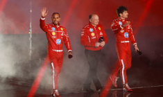 Frédéric Vasseur aux côtés des pilotes Lewis Hamilton et Charles Leclerc