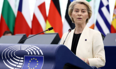 La présidente de la Commission européenne Ursula von der Leyen s'exprime devant le Parlement européen à Strasbourg le 7 mai 2025  ( AFP / FREDERICK FLORIN )