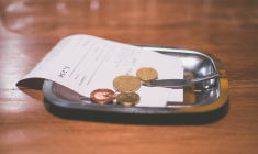 Les pourboires vont-ils rester défiscalisés en 2025 ?-iStock-Benny Hawes.jpg