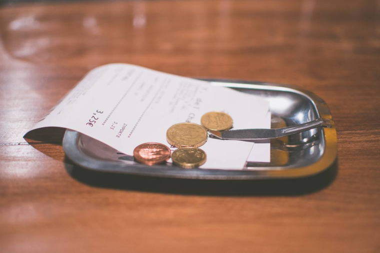 Les pourboires vont-ils rester défiscalisés en 2025 ?-iStock-Benny Hawes.jpg