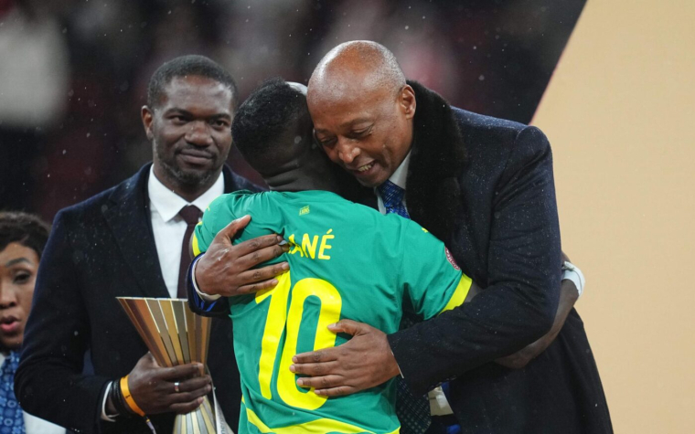 Le président de la CAF s'est rendu au Sénégal