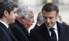 Gabriel Attal, Gérard Larcher et Emmanuel Macron à Paris, le 14 février 2024. ( POOL / LUDOVIC MARIN )