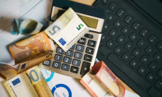 Taxe émeute : à quoi doivent s'attendre les Français dès le 1er janvier 2027 ? (Crédit Unsplash - photo Jakub Żerdzicki)