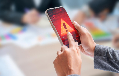 Luttez contre les arnaques sur Facebook grâce à quelques astuces pratiques. ( crédit photo : Getty Images )