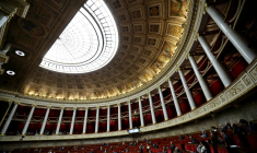Quelques parlementaires durant le débat sur le budgert à l'Assemblée nationale, à Paris 15 janvier 2026 ( AFP / Anne-Christine POUJOULAT )