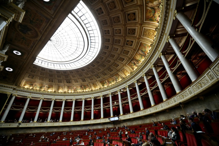 Quelques parlementaires durant le débat sur le budgert à l'Assemblée nationale, à Paris 15 janvier 2026 ( AFP / Anne-Christine POUJOULAT )