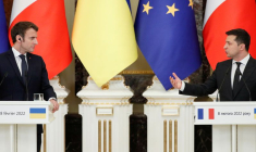 LA FRANCE VA INTENSIFIER SES LIVRAISONS D'ARMES À L'UKRAINE, DIT MACRON À ZELENSKY