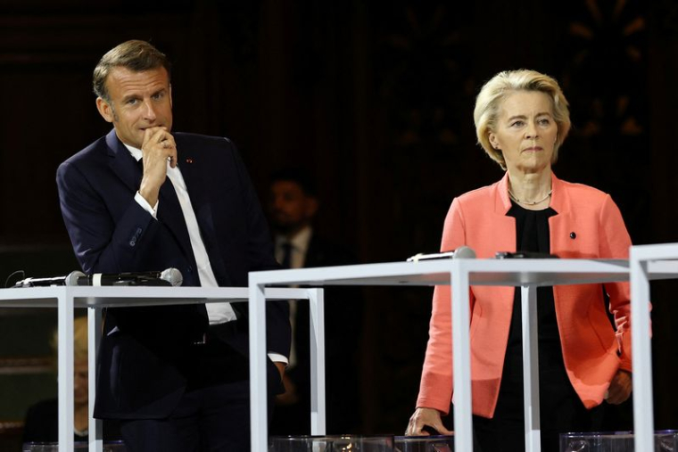 Le président français Emmanuel Macron et la présidente de la Commission européenne Ursula von der Leyen