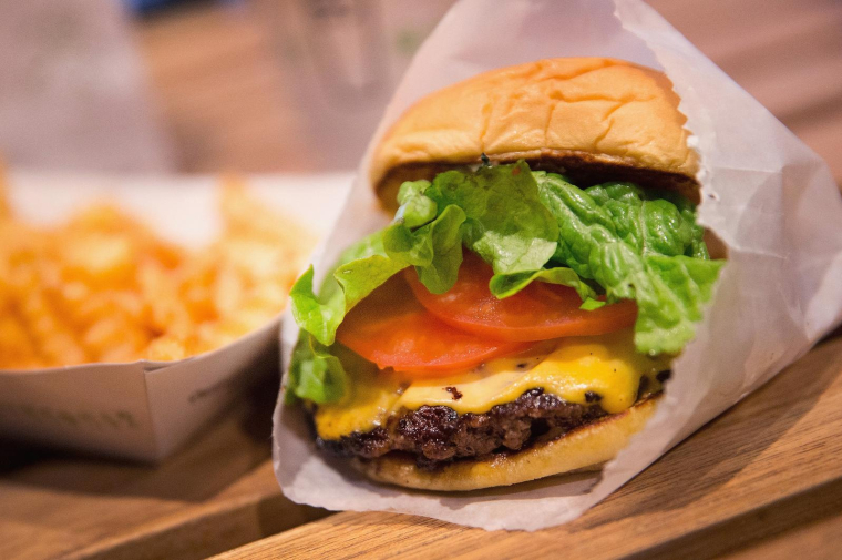 Les PFAS seraient omniprésents dans les emballages de fast-food utilisés en France, selon une nouvelle étude publiée le 4 août 2023 et menée par des chercheurs espagnols et Jacob de Boer, spécialiste néerlandais du sujet. ( GETTY IMAGES NORTH AMERICA / SCOTT OLSON )