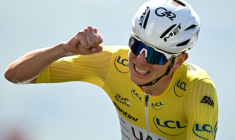 Tadej Pogacar encore vainqueur à l'arrivée de la 13e étape du Tour de France, un contre-la-montre en montée, le 18 juillet 2025 à l'altiport de Peyragudes ( AFP / Loic VENANCE )