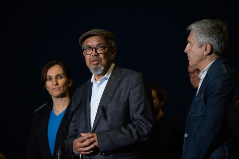 Le chef de l'OMS Tedros Adhanom Ghebreyesus avec le ministre de l'Intérieur espagnol Fernando Grande-Marlaska et la ministre de la Santé Monica Garcia Gomez sur l'île de Tenerife, Espagne, le 9 mai 2026 ( AFP / JORGE GUERRERO )