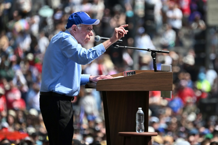 Bernie Sanders en meeting à Los Angeles le 12 avril 2025 ( AFP / Robyn Beck )