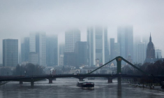 Photo d'archives des gratte-ciel du quartier d'affaires de Francfort