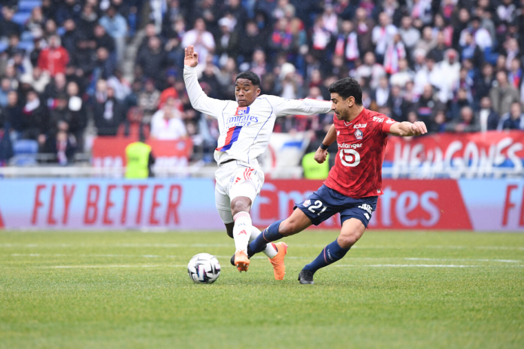 ENDRICK of Olympique Lyonnais and Benjamin ANDRE of Lille  during the Ligue 1 McDonald's match between Lyon and Lille at Groupama Stadium on February 1, 2026 in Lyon, France. (Photo by Philippe Lecoeur/FEP/Icon Sport)   - Photo by Icon Sport