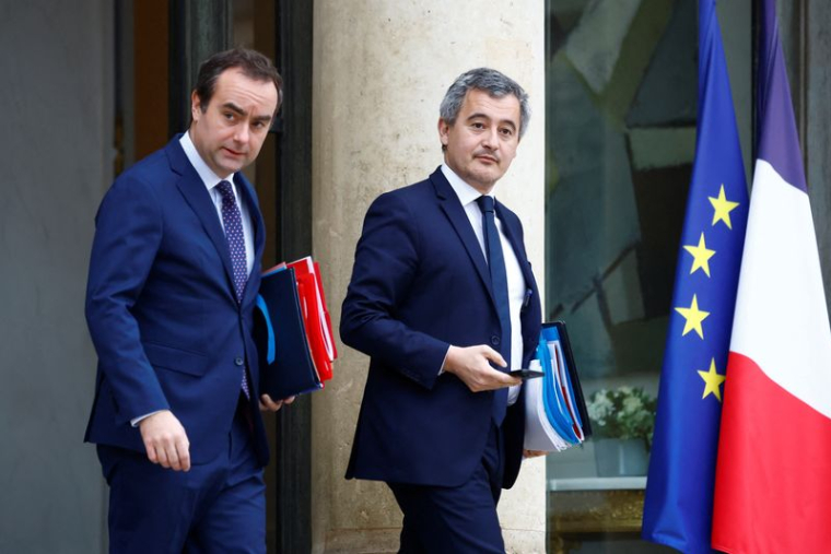 Le ministre français de la Défense Sébastien Lecornu et le ministre de la Justice Gérald Darmanin