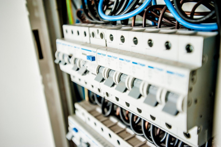 Les industriels bénéficient d'une offre similaire depuis des années en cas de pic de demande d'électricité en France. (illustration) (Pixabay / jarmoluk)