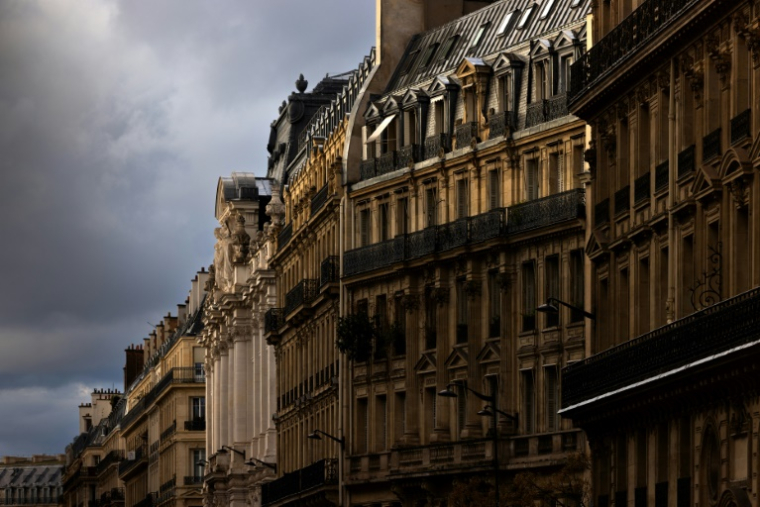 Des immeubles haussmaniens à Paris, le 12 février 2024 ( AFP / JOEL SAGET )