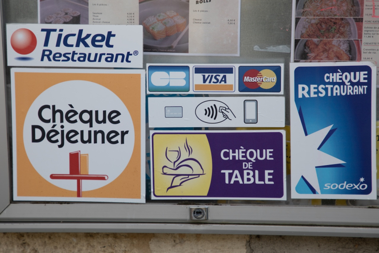 Peut-on utiliser ses tickets restaurant en vacances ? ( Crédits photo: ©  OceanProd - stock.adobe.com)