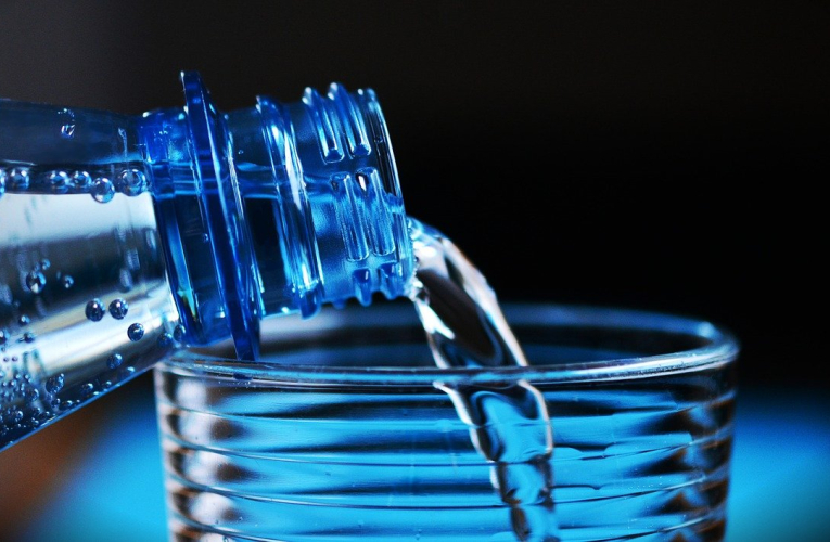 Difficile de trouver de l'eau Mont Roucous dans les magasins en ce moment. (illustration) (congerdesign / Pixabay)