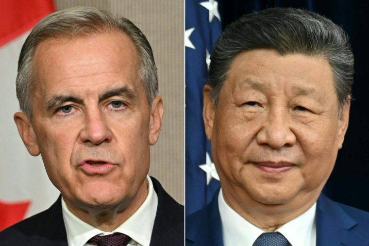 Combo de photos datant du 31 octobre 2025 avec le Premier ministre canadien Mark  Carney (g) lors d'une allocution le 27 octobre 2025 à Kuala Lumpur et le président chinois Xi Jinping à Busan en Corée du Sud le 30 octobre 2025 ( AFP / Arif Kartono )