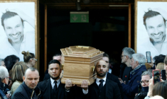 Ultime hommage à l'acteur Bruno Salomone à Joinville-le-Pont, dans le Val-de-Marne,le 23 mars 2026 ( AFP / Kenzo TRIBOUILLARD )