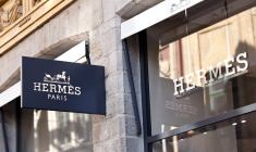 L'enseigne du magasin de luxe Hermès de Lille, le 25 mai 2023.  ( AFP / SAMEER AL-DOUMY )