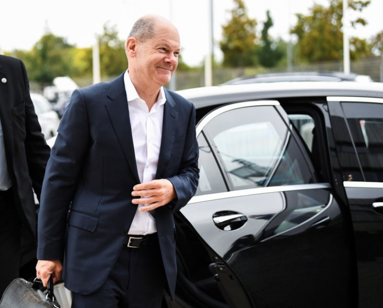 LES VERTS ALLEMANDS VOTENT POUR NÉGOCIER UNE COALITION GOUVERNEMENTALE