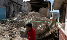 Une église détruite par une série de tremblements de terre à Santa Maria de Jesus, le 9 juillet 2025 au Guatemala ( AFP / Edwin BERCIAN )