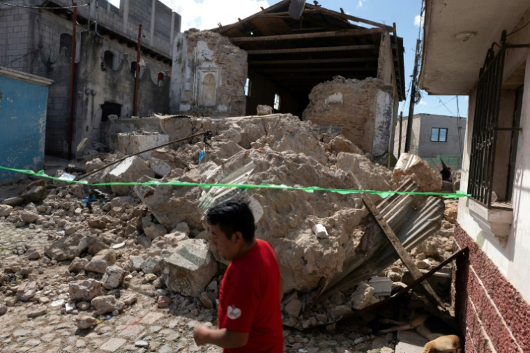 Une église détruite par une série de tremblements de terre à Santa Maria de Jesus, le 9 juillet 2025 au Guatemala ( AFP / Edwin BERCIAN )