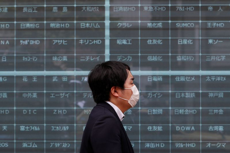 TOKYO FINIT EN HAUSSE