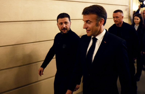 Le président français Emmanuel Macron et le président ukrainien Volodimir Zelensky au palais de l'Élysée à Paris