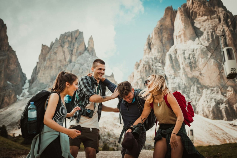 Avec une eSIM GoMoWorld, vous allez être paré pour des aventures à l’étranger, en étant connecté sans stress ni dépassement forfaitaire (Photo Unsplash - Felix Rostig)