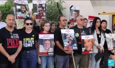 En Israël, plusieurs manifestations anti-Netanyahu pour réclamerune trêve