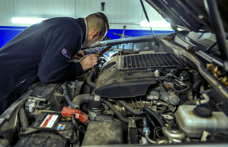 Un garagiste. (illustration) ( AFP / PHILIPPE HUGUEN )