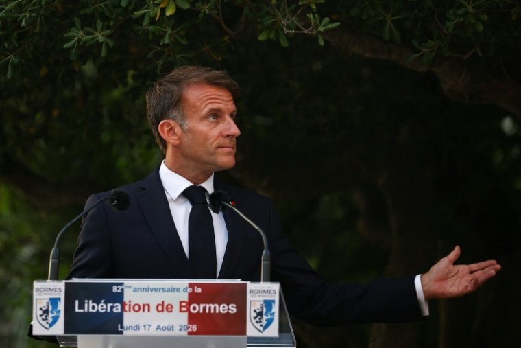 Le président Emmanuel Macron à Bormes-les-Mimosas, dans le Var, le 17 août 2026 ( POOL / Manon Cruz )
