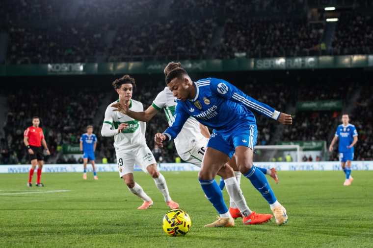 le Real cale à Elche et perd de l'avance sur le Barça