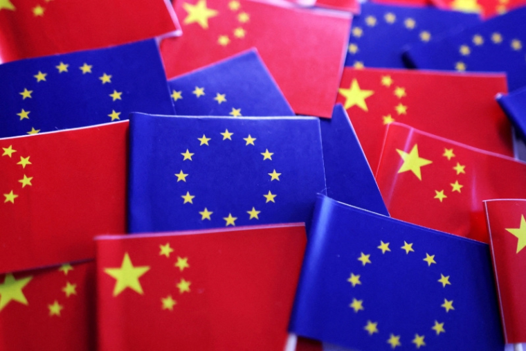 Illustration montrant les drapeaux de l'UE et de la Chine