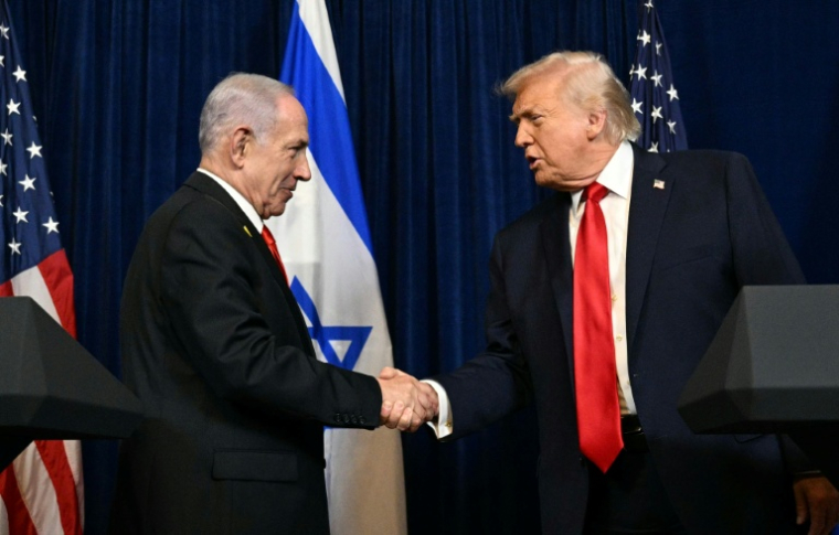 Le président américain Donald Trump et le Premier ministre israélien Benjamin Netanyahu à Mar-a-Lago, en Floride, le 29 décembre 2025 ( AFP / Jim WATSON )