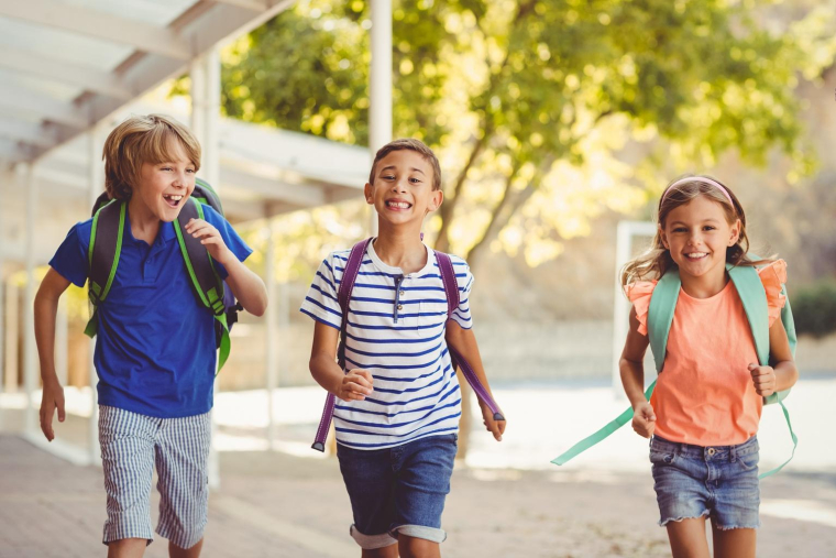 Retrouvez tous nos conseils pour choisir la tenue idéale pour le premier jour d’école crédit photo : Shutterstock