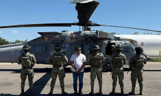 Cette photo publiée par la Marine mexicaine montre Audias Flores Silva en état d'arrestation, dans l'Etat de Nayarit le 27 avril 2026 ( Mexican Secretariat of National Defense / Handout )