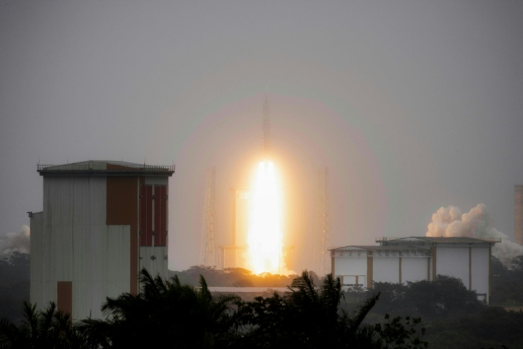 La fusée Ariane 6 décolle de Kourou, en Guyane française avec le satellite militaire CSO-3, le 6 mars 2025 ( AFP / Ronan LIETAR )