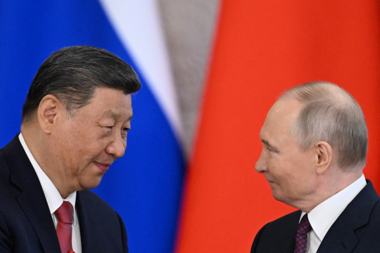 Xi Jinping et Vladimir Poutine, le 8 mai 2025, à Moscou ( AFP / KIRILL KUDRYAVTSEV )