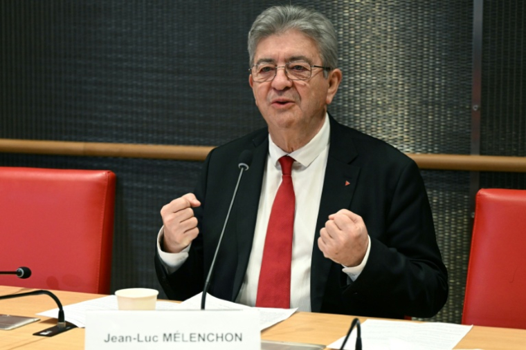 Jean-Luc Mélenchon devant la commission d'enquête parlementaire à l'Assemblée nationale, à Paris le 6 décembre 2025 ( AFP / Bertrand GUAY )