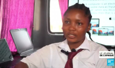 Le bus informatique sillonne le Libéria : d'école en école pour initier les enfants défavorisés