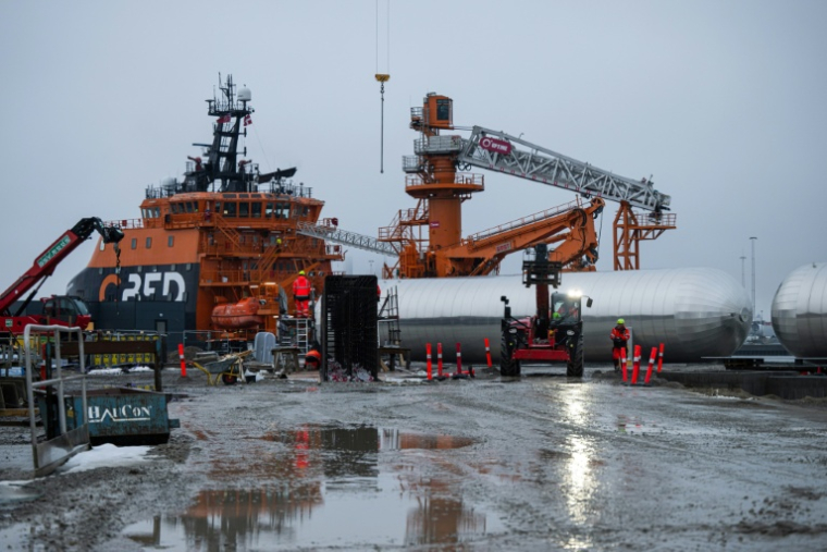 Le chantier du terminal CO2 de Greensand dans le port d'Esbjerg,dont l'achèvement est prévu pour le printemps 2026, le 24 novembre 2025 au Danemark  ( AFP / Jonathan NACKSTRAND )